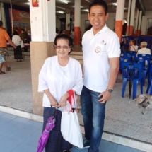 ทนายความดีเลิศ อ้อวิจิตร - ทนายความรุ่นที่ 49 - กับ คุณแม่