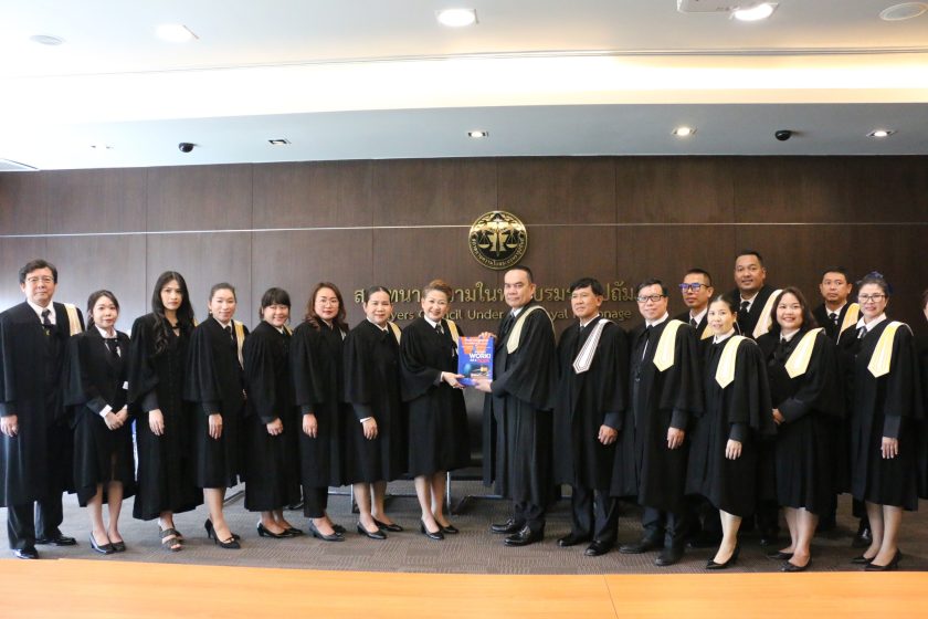 ดร.วิเชียร-ชุบไธสง-นางสาวมาลินี-วัชราสิน-ประธานและคณะกรรมการทนายความ-รุ่น-59