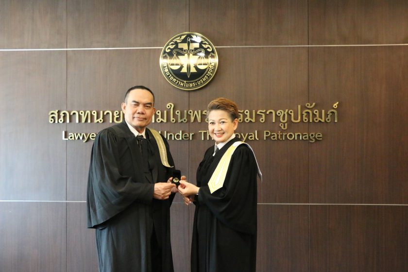ดร.วิเชียร-ชุบไธสง-นางสาวมาลินี-วัชราสิน-ประธานกรรมการทนายความ-รุ่น-59