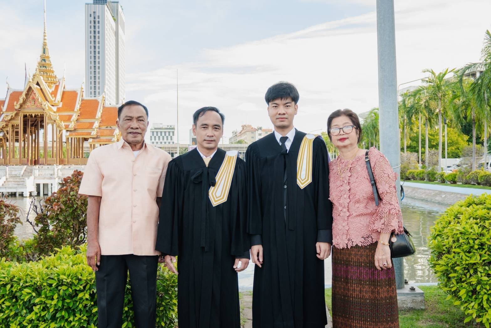 ทนายความ-ภัทร-ขำแป้น-และ-ครอบครัว